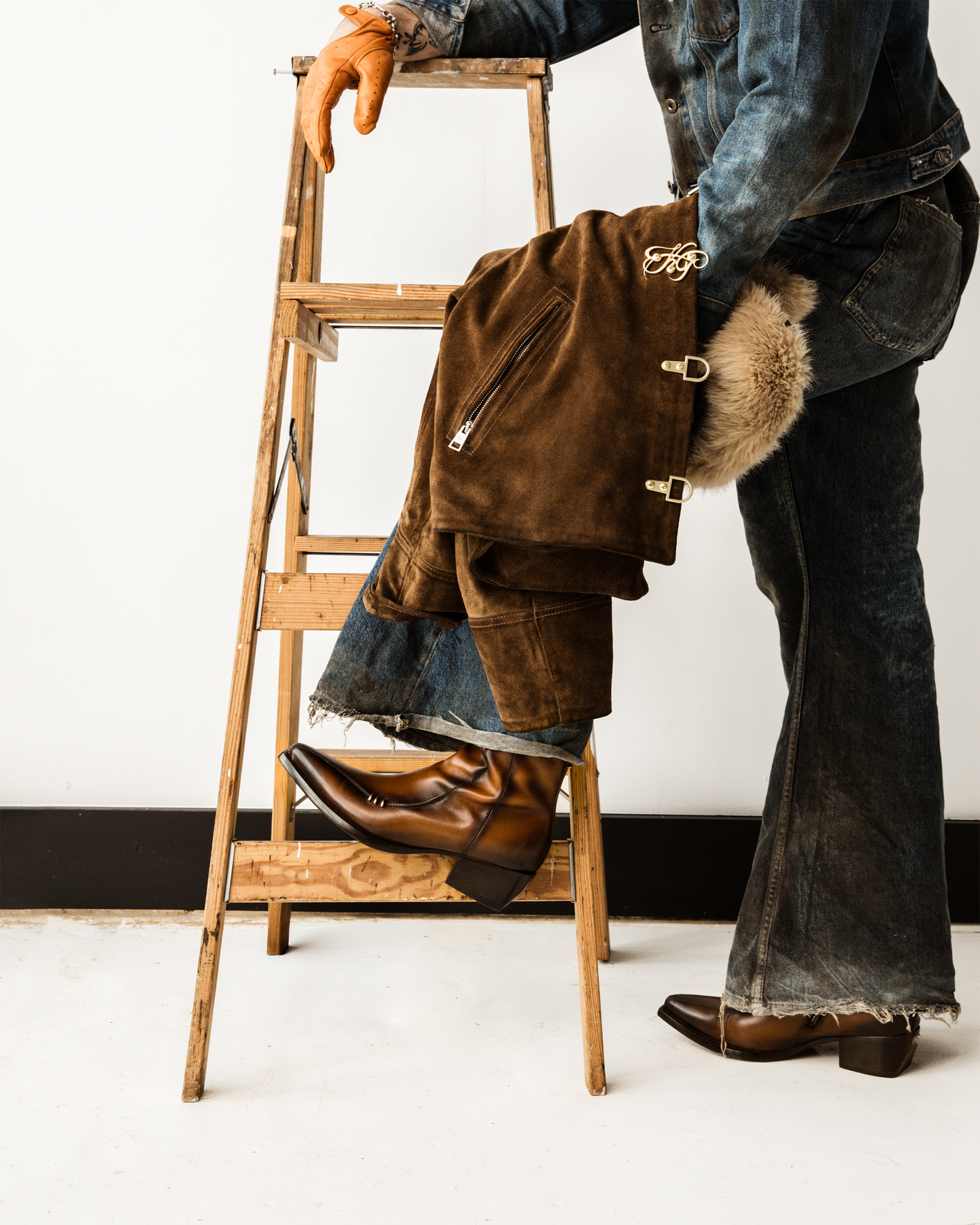 POINTED LEATHER BOOT - BROWN
