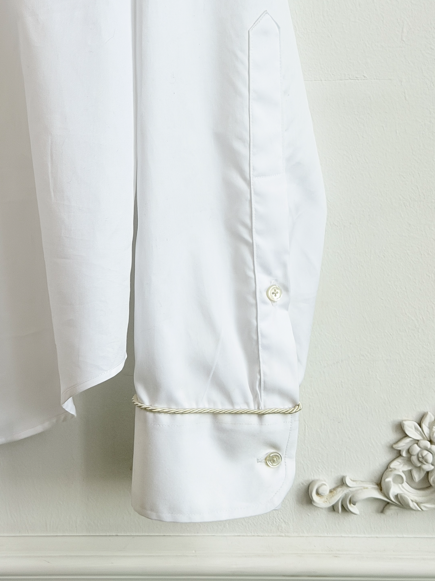 Emb. Buttondown Italian Collar Lasso Shirt- M