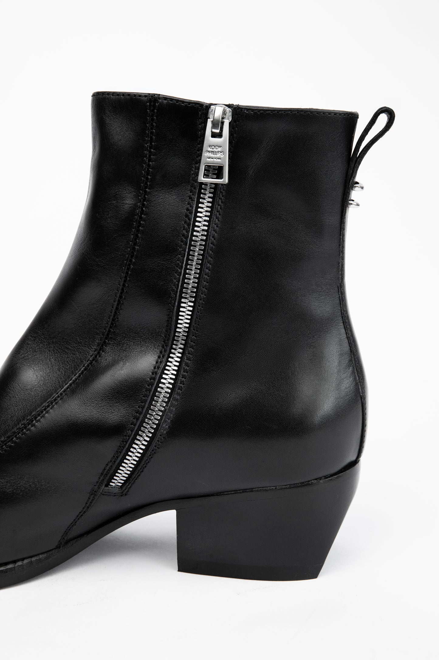 POINTED LEATHER BOOT - BLACK