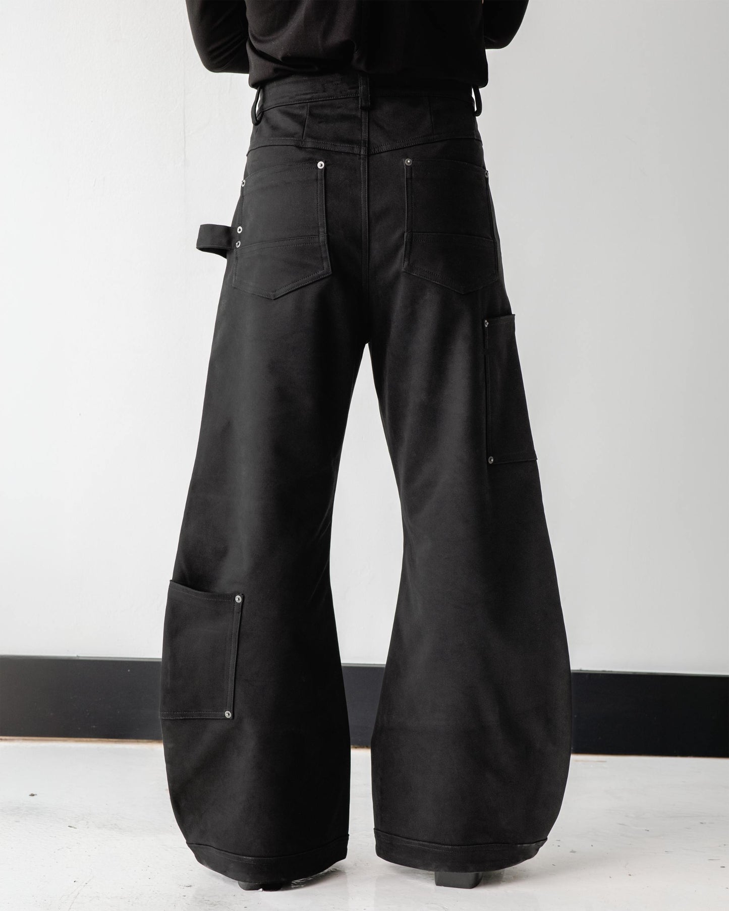 RIVET PANTS - BLACK