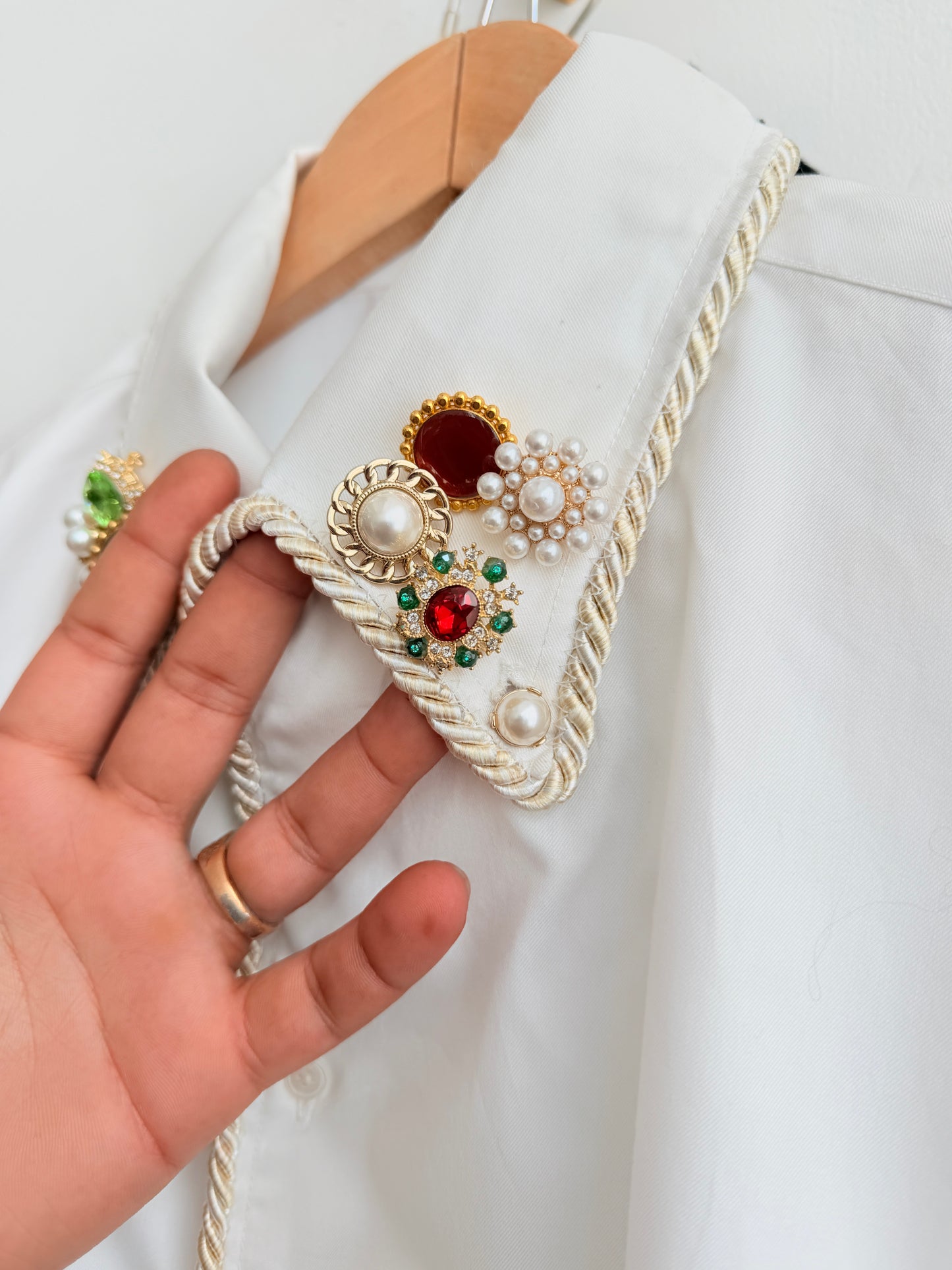 Emb. Buttondown Italian Collar Lasso Shirt-  M