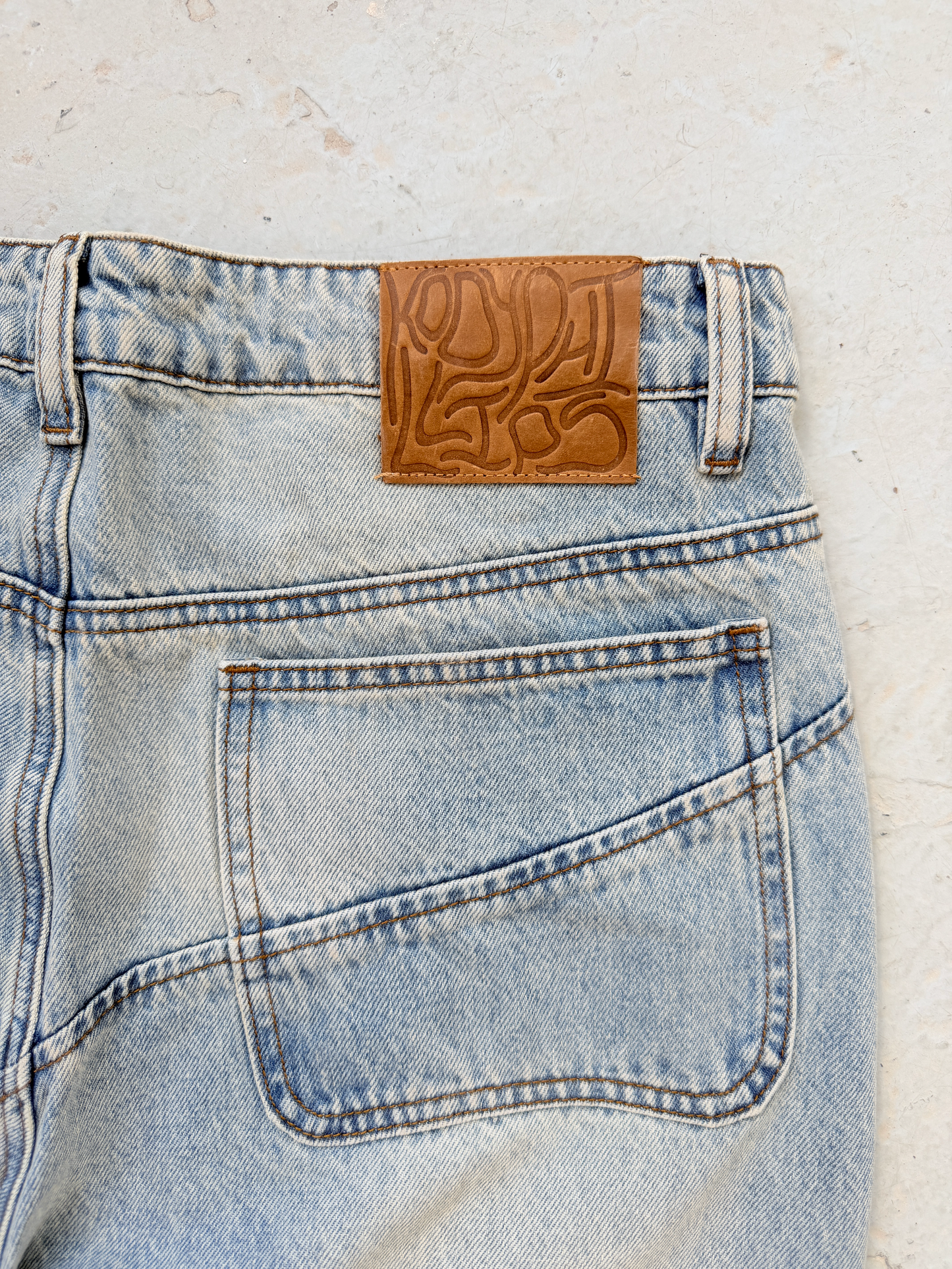 CURVE JEANS-WASHED BLUE