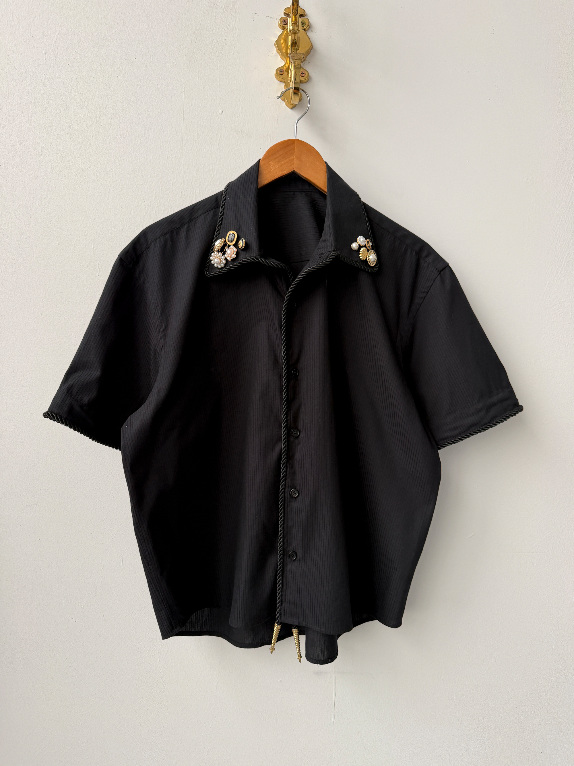 SS Emb. Lasso Shirt ALL BLACK- M