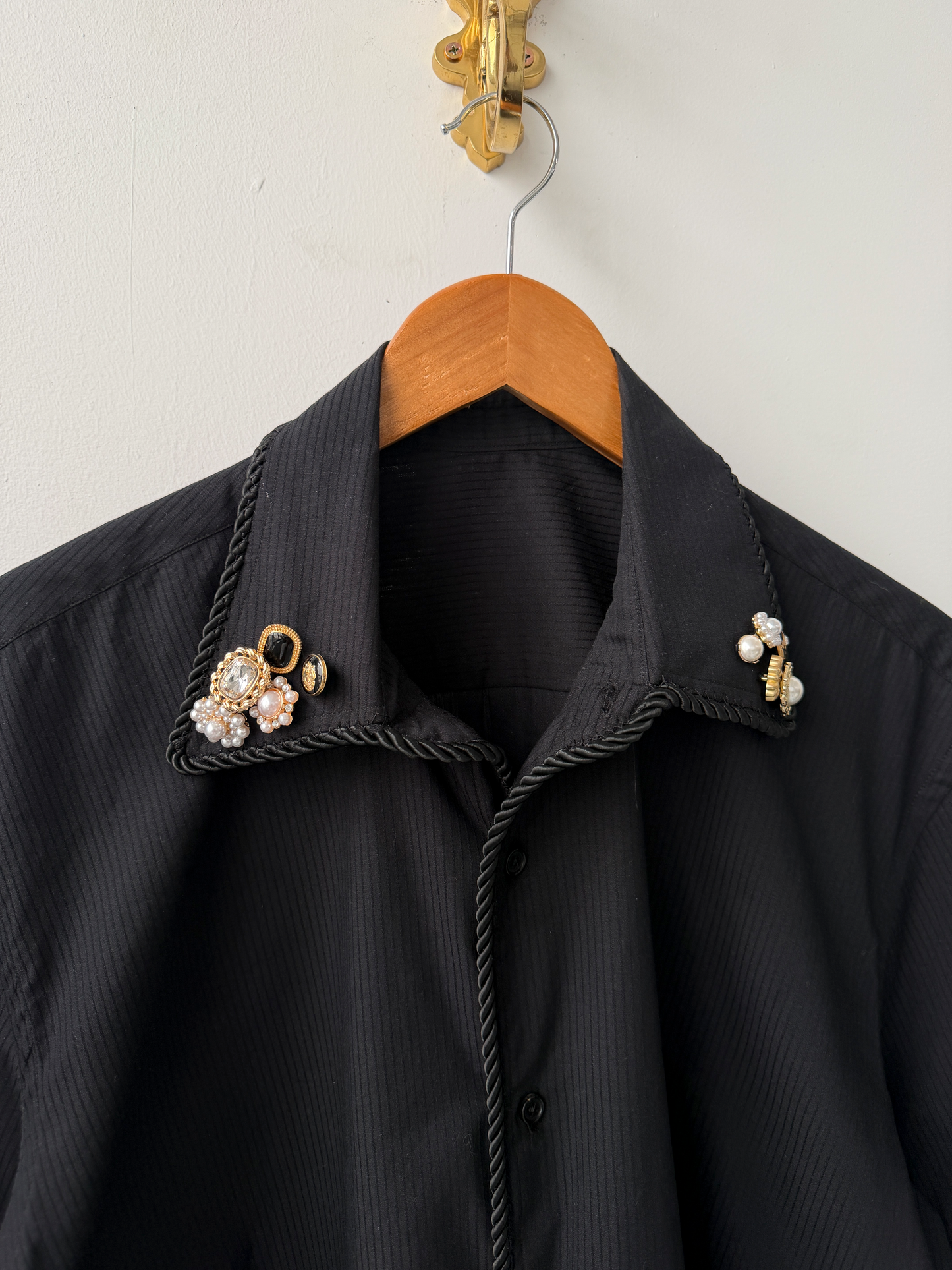 SS Emb. Lasso Shirt ALL BLACK- M